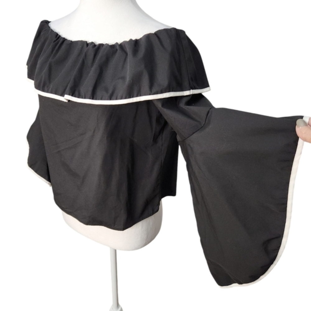 NWT Bleuh Ciel Black and White Off the Shoulder Crop Top Size Medium